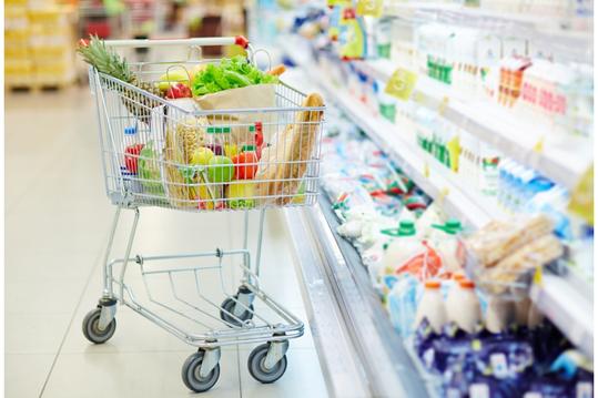 L’inflation dans les supermarchés poursuit sa baisse